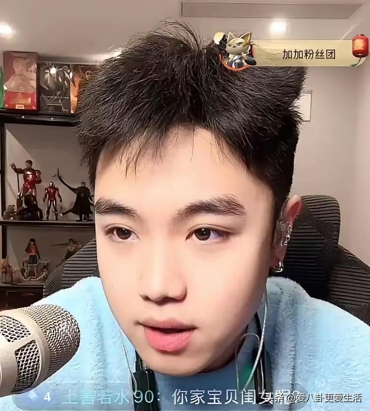 刘能王小利的两个儿子，都是科班毕业的艺术人才，现在都在直播带货。
虽然大儿子因为