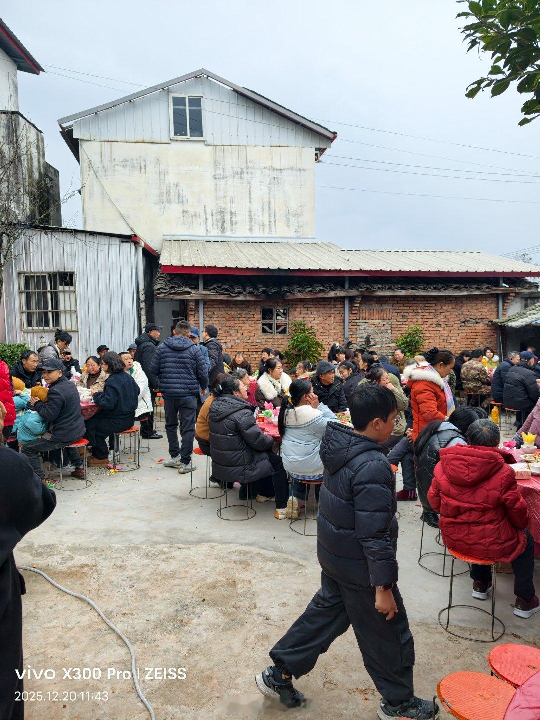 今天，又感受一次农村的坝坝宴 