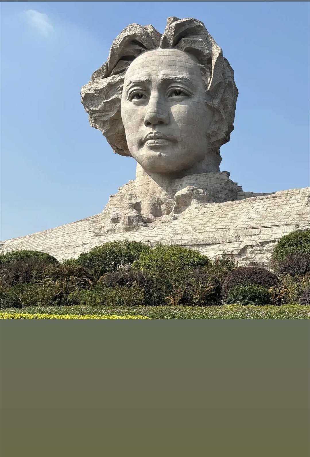 每当我找不到存在的意义，每当我迷失在黑夜里 你是我指路的明灯，你是我永远正确的方