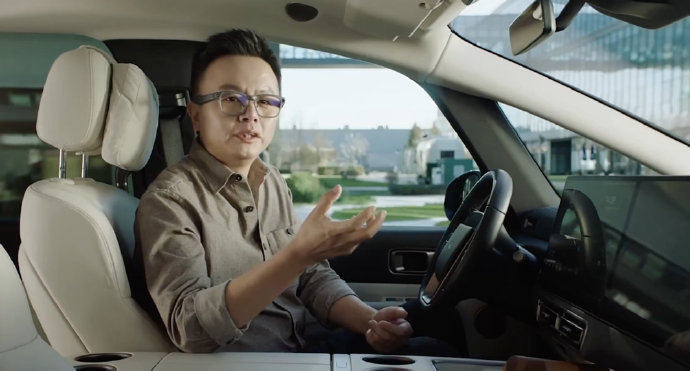 【】12月3日，理想AI眼镜Livis正式发布。用户在理想平台完成配镜数据提交后