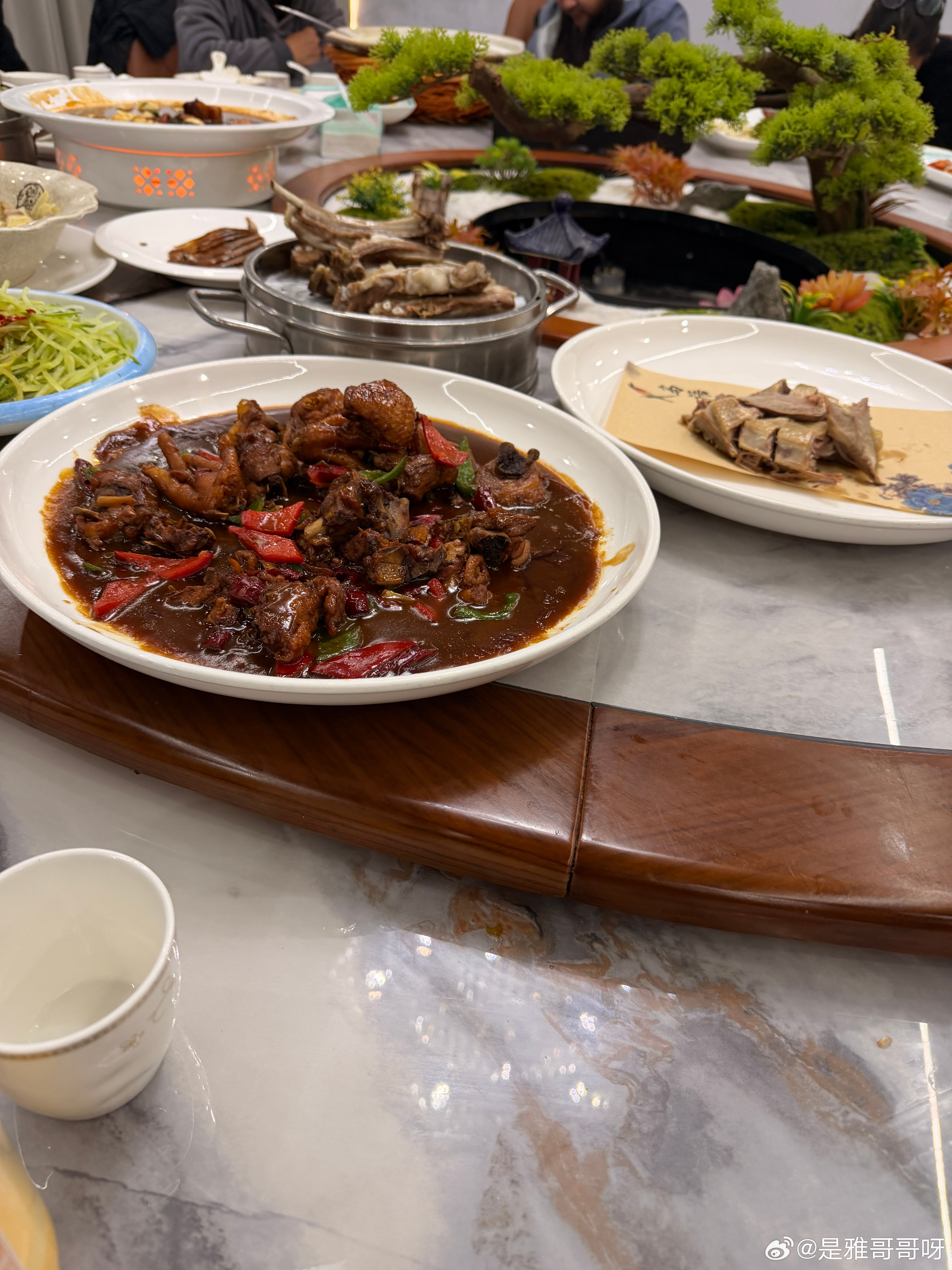 𝕪𝕖𝕖𝕖 💭比猪馋  比狗困 比驴犟 