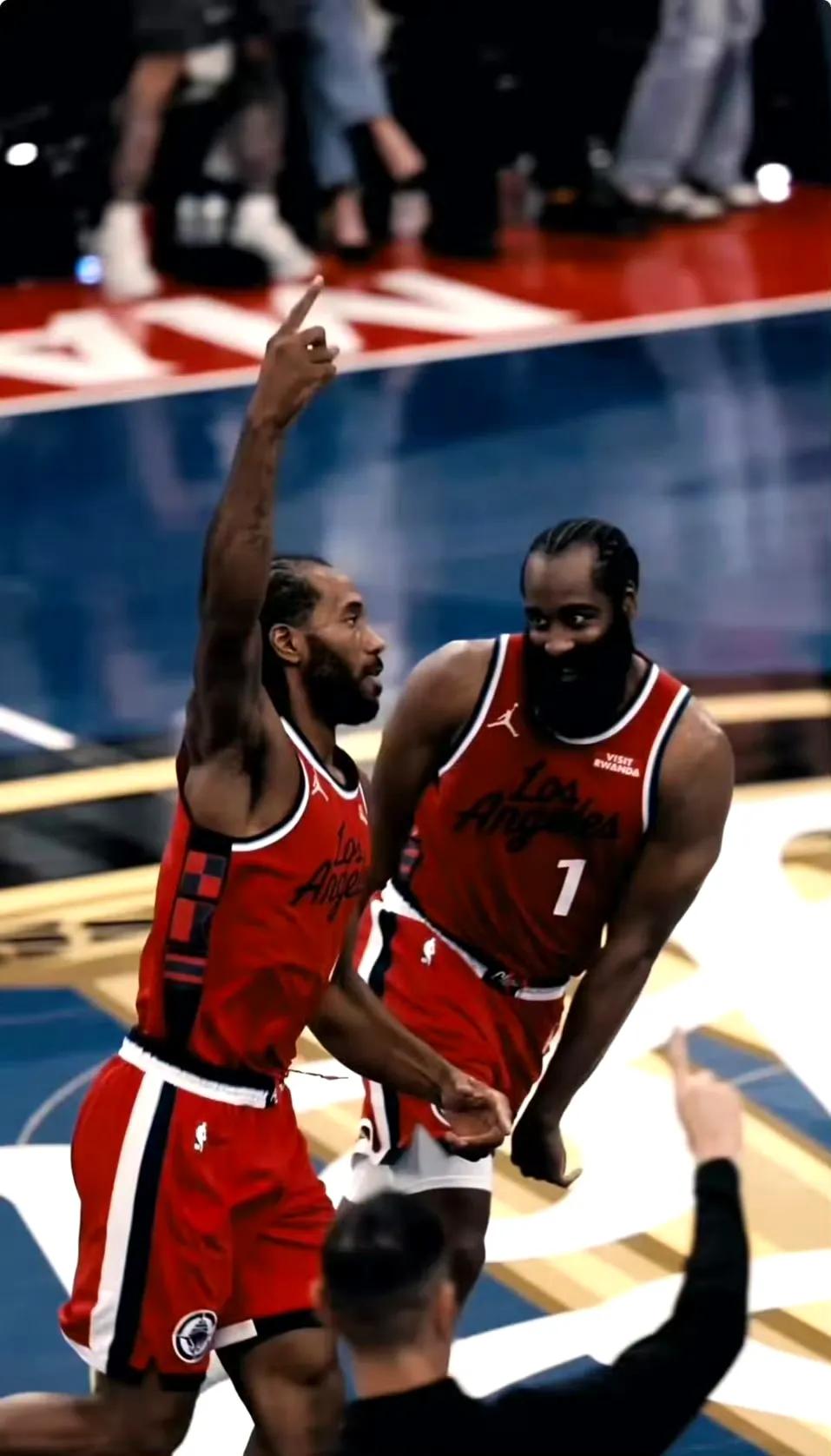 快船四连胜中
莱昂纳德场均39分9.8篮板4助攻
哈登场均28分3.5篮板7.3