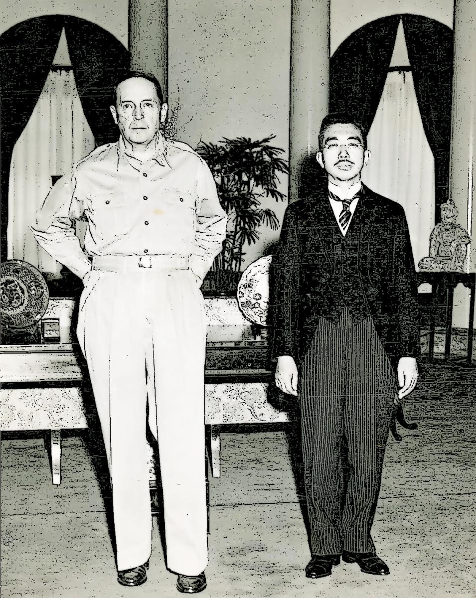 研究了靖国神社的历史，麦克阿瑟即便不是全责，也要负次要责任。

“靖国”二字，很