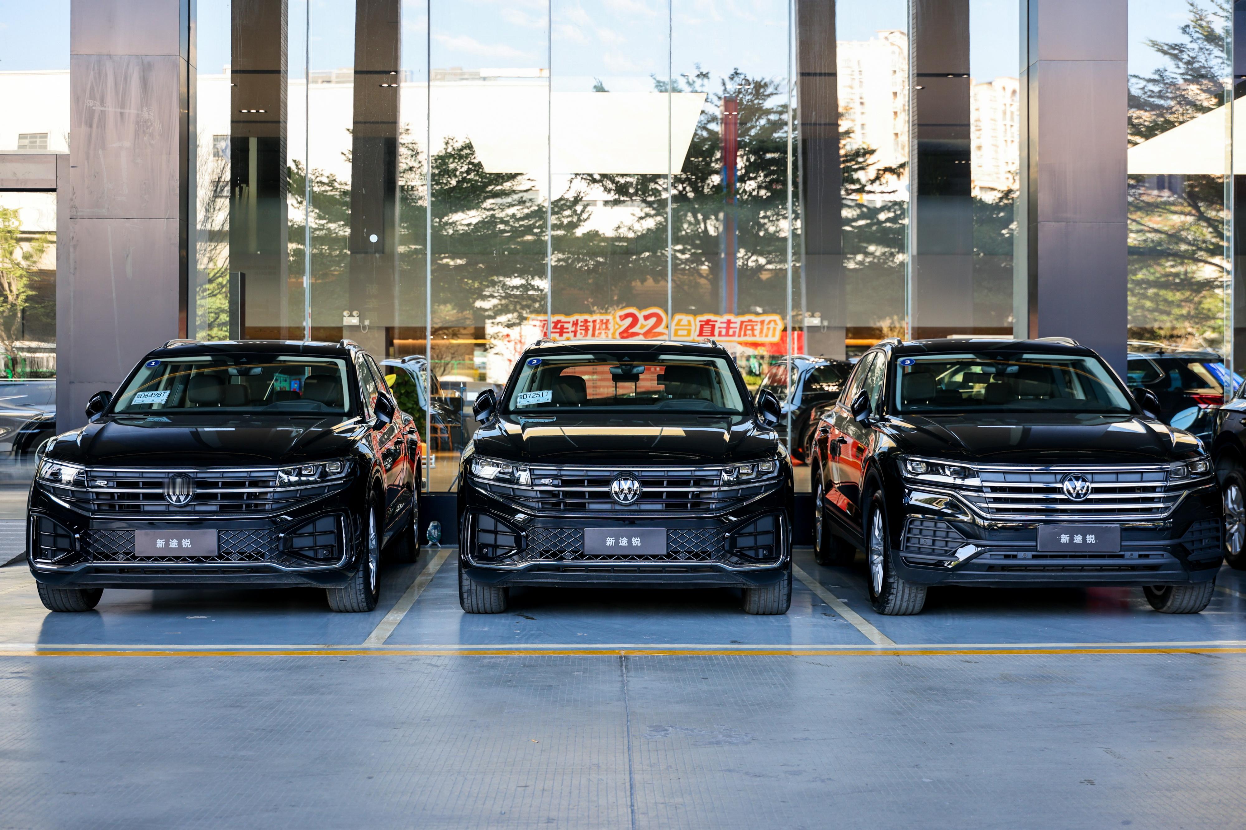 今天来参加大众新途锐的活动刚好有机会试乘试驾了一下整体开起来最大的感觉就是贼稳不