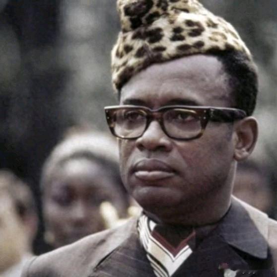 《非洲 “豹纹暴君” 蒙博托有多狠？执政 32 年疯狂欺压百姓、掏空国库，靠 “