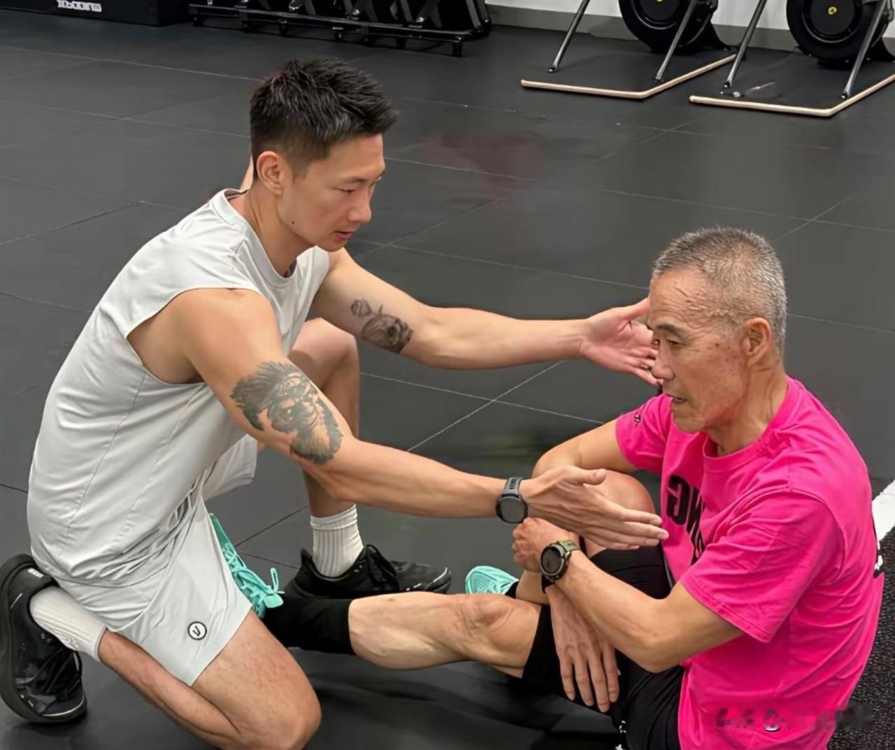 王石我们知道你有钱也很闲，不做老总的日子时间过得慢长，不找点事做在家呆着就成了无