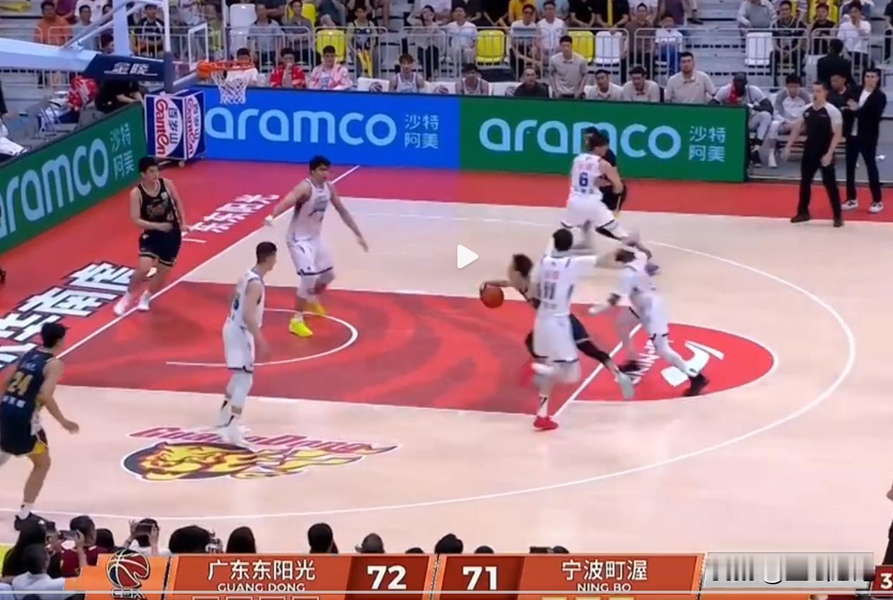 广东男篮15分逆转宁波，徐杰关键2+1竟然是误判！宁波队或提出申诉！

北京时间