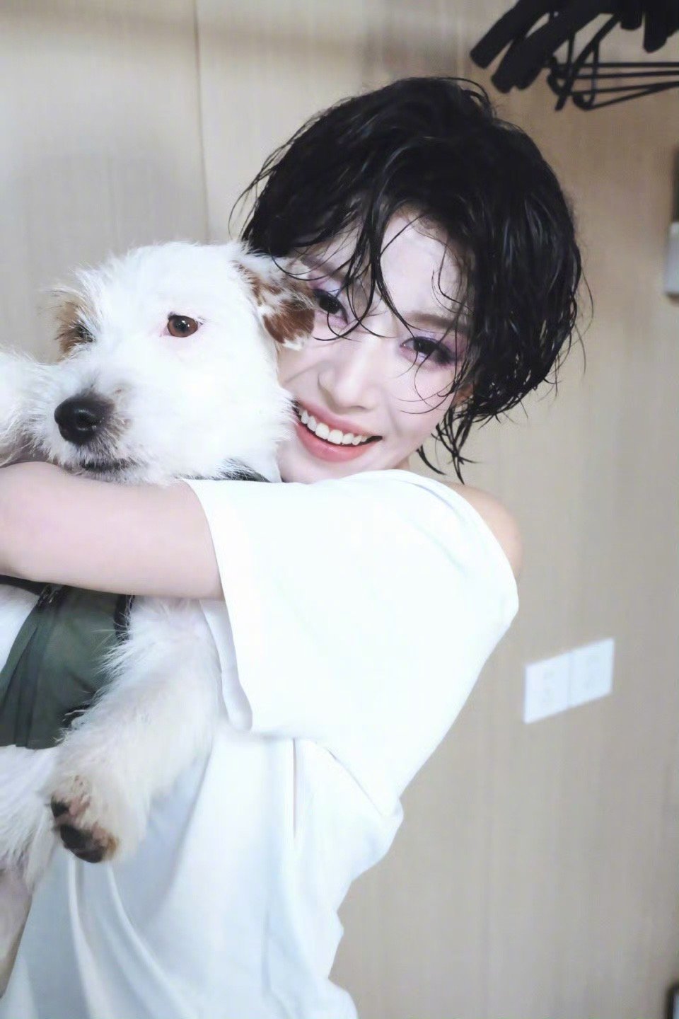 卢昱晓短发 谁还没被卢昱晓的短发帅晕！这清俊感直接拉满，攻气值爆表💥短发一剪直