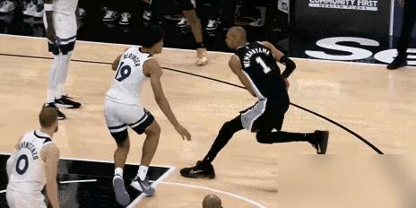 乔丹当年要是敢在总决赛用这招，皮蓬能当场把毛巾摔他脸上。要是让巅峰奥尼尔学会这步