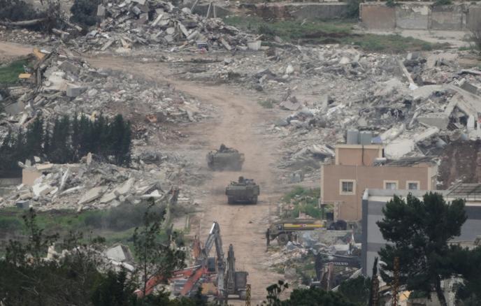 以色列宣布黎巴嫩境内为期10天停火生效
 
以色列军方电台“以色列国防军之声”指