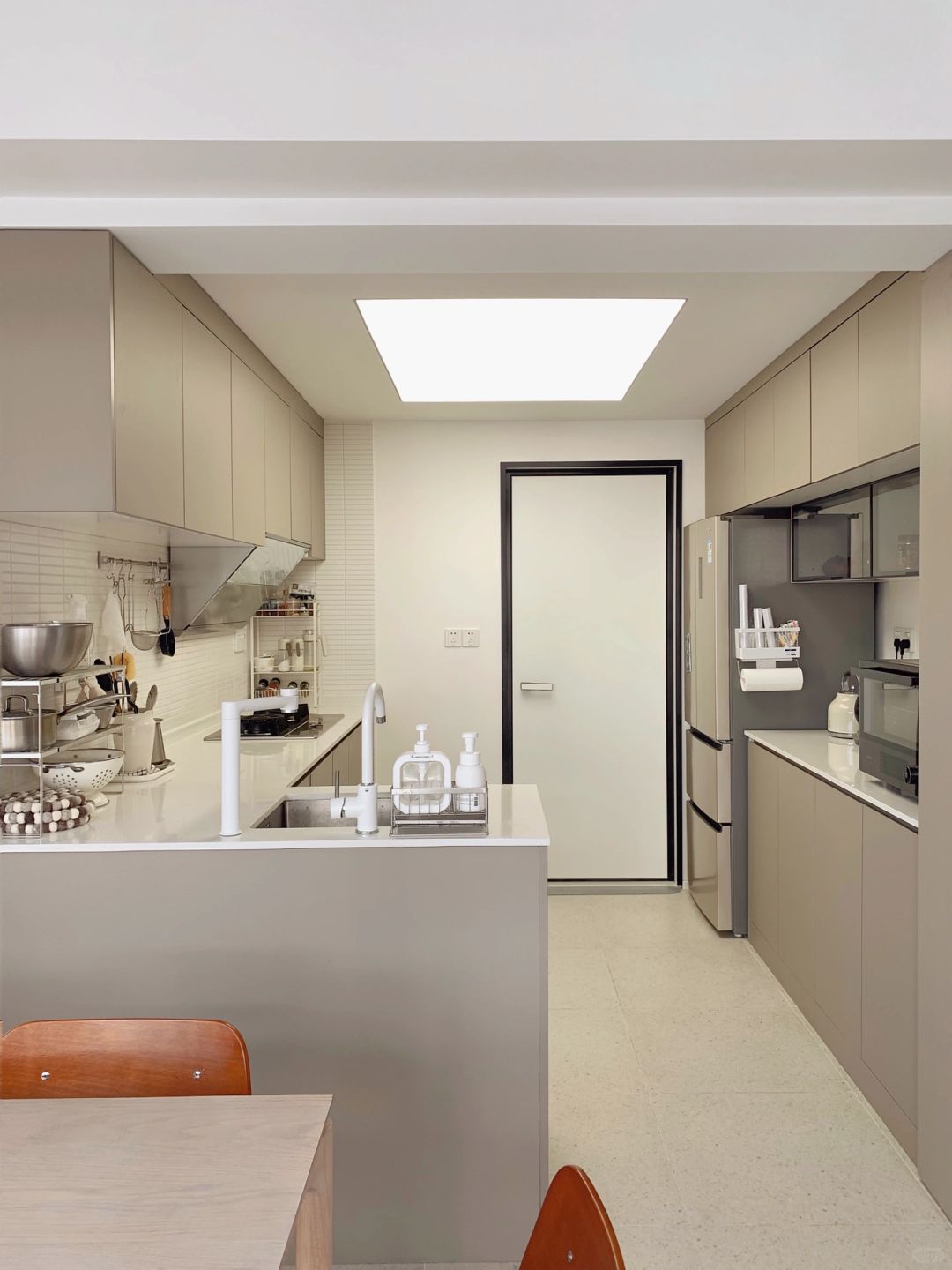 爸妈家厨房，还看得出这是一个过道吗