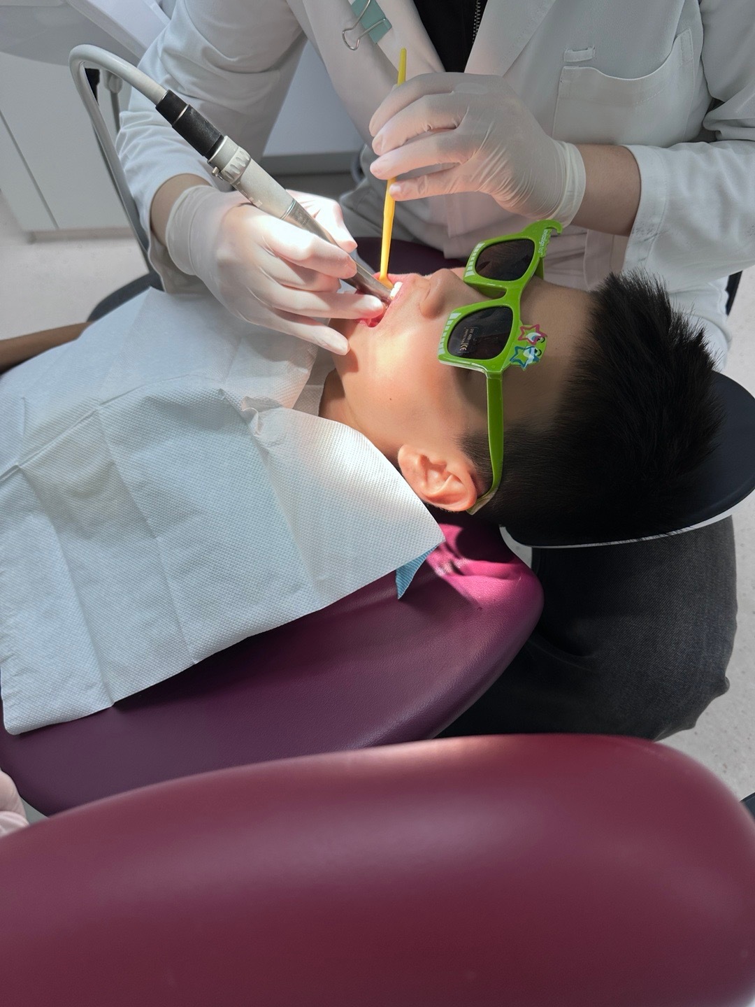 在正畸的一个月幸福的工作 ​​​