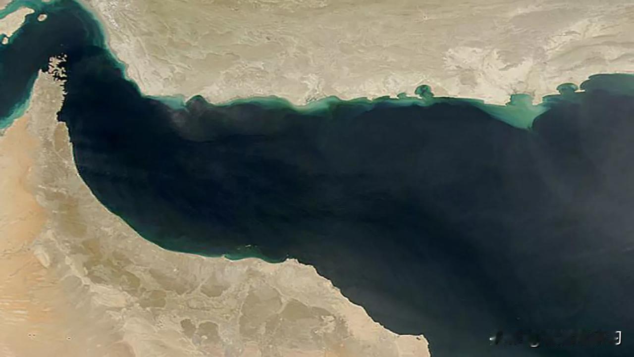 特朗普：美军在阿曼湾扣押一艘试图突破封锁的货船

¬ 媒体：美国对伊朗行动开支超