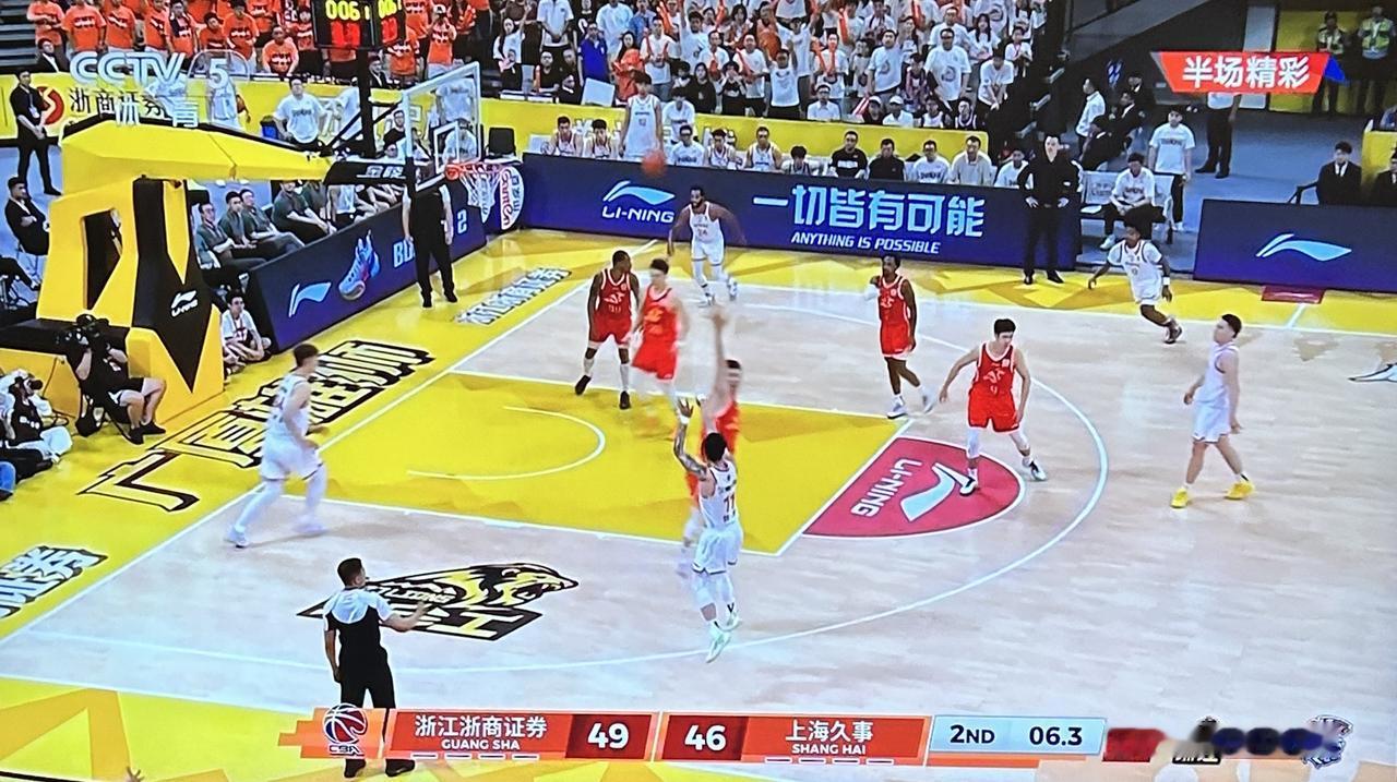 身为上赛季联赛卫冕冠军，本轮迎战伤病缠身的上海队，对方两名核心外援悉数伤缺无法登