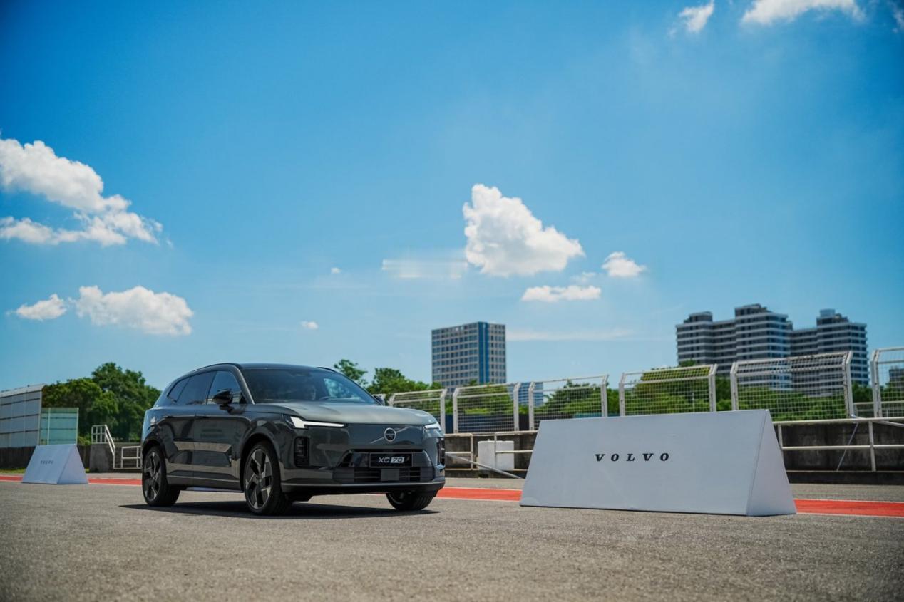 沃尔沃全新XC70今晚上市，豪华阵营首款超级混动终于要来了！
 
9月26日晚，