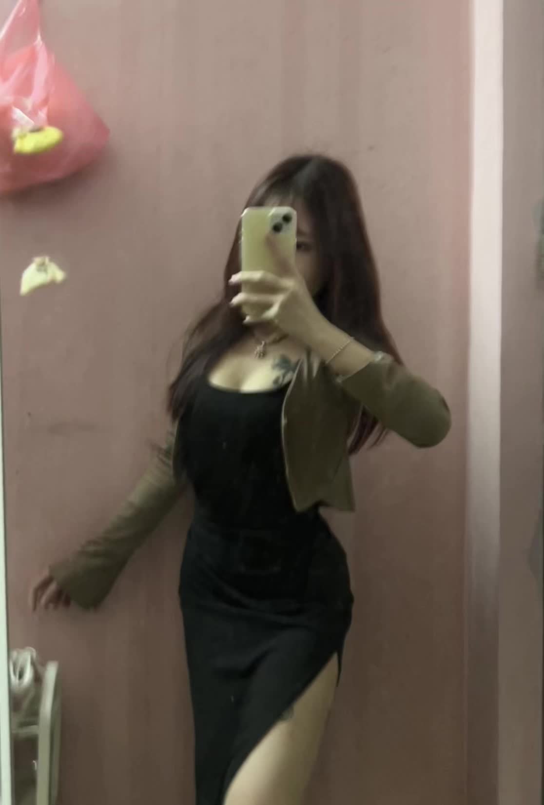 好奇怪 我越敷衍越有人爱我 我越用心 他们就好像抓住了我的把柄和我谈条件