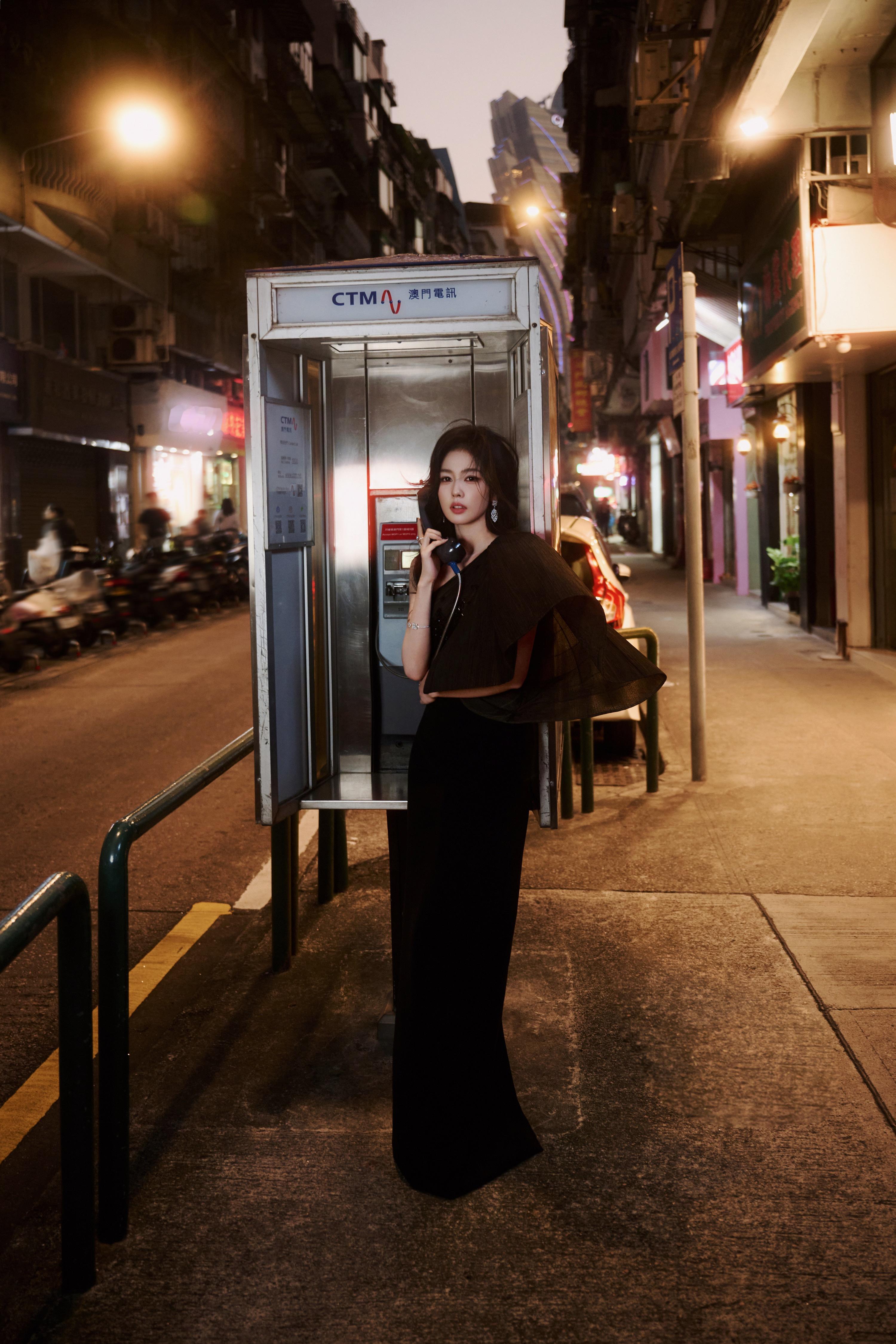 白鹿｜爱奇艺尖叫之夜 今天的首套造型 ！白鹿身穿 Rami Al Ali 202