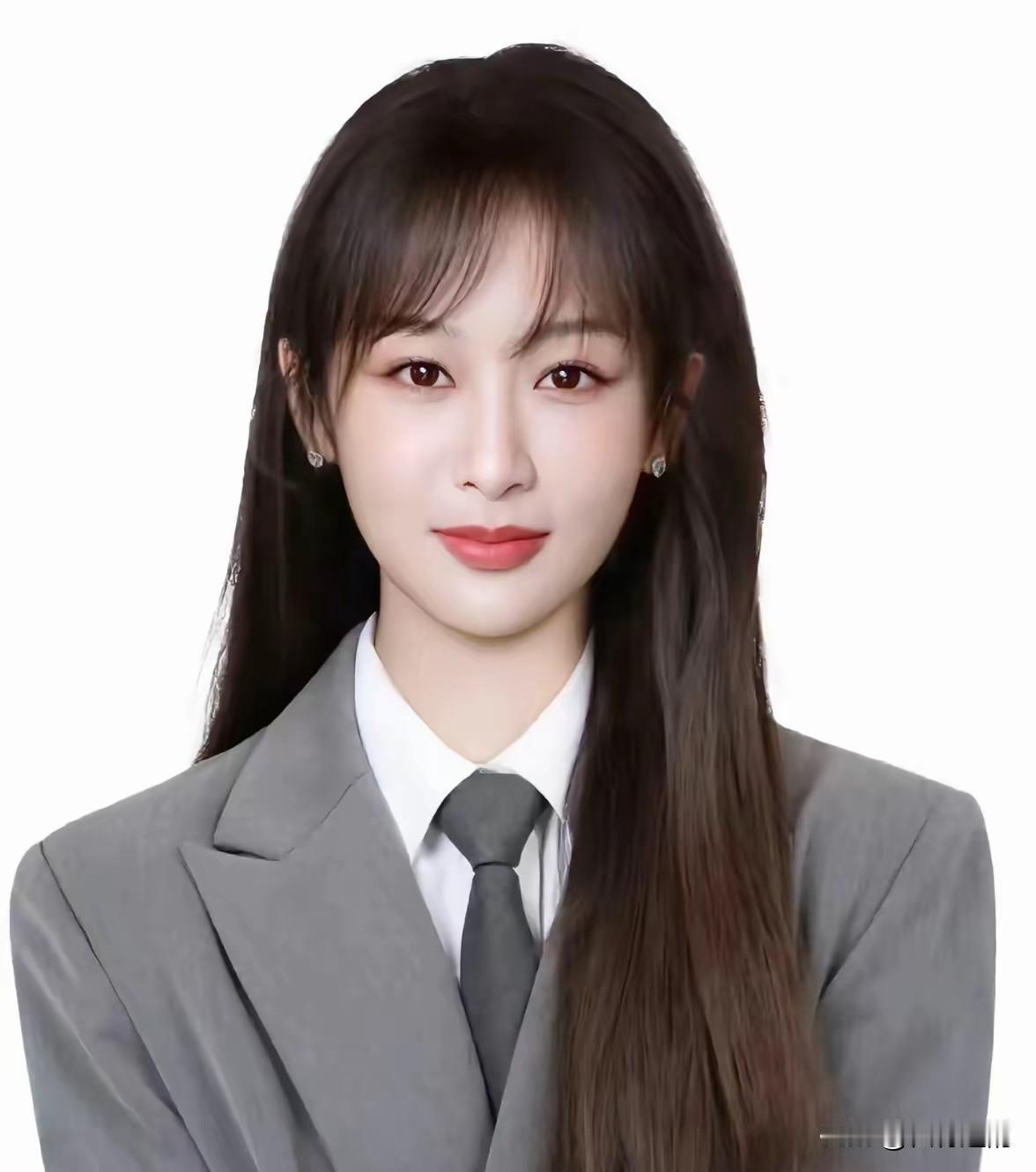 这下沸腾了
全网都瞒不住了
都知道32岁满脸通红的杨紫，竟然
杀青了！这部《生命