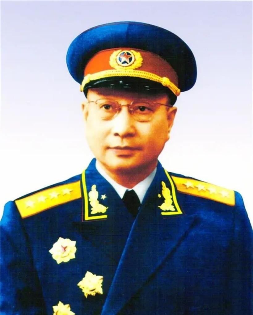 1946年，一个17岁的小伙不远万里从上海来到太岳军区，在看到陈赓的妻子傅涯时，