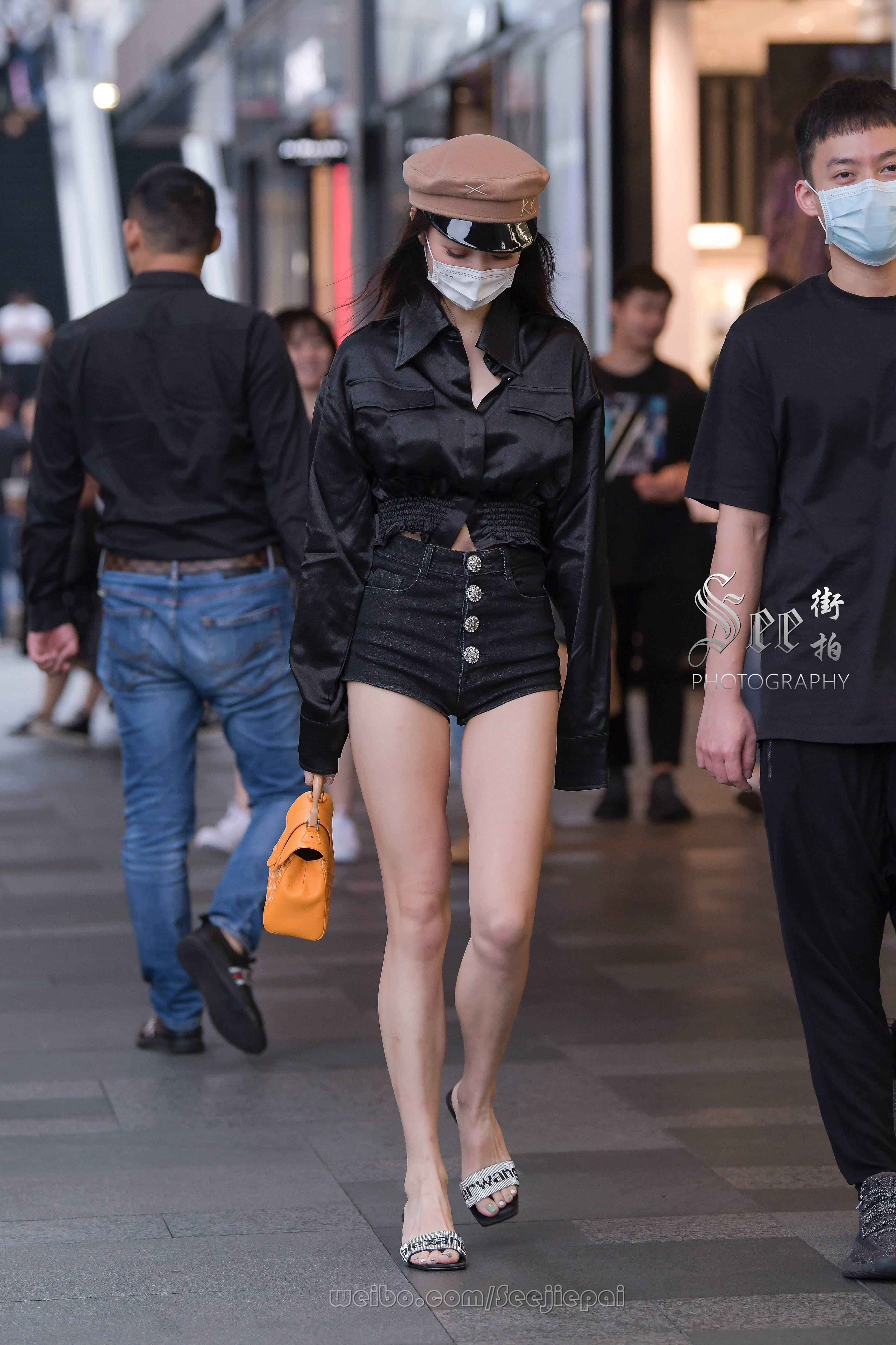 高挑靓丽的复古风短裤搭配~~ ​​​