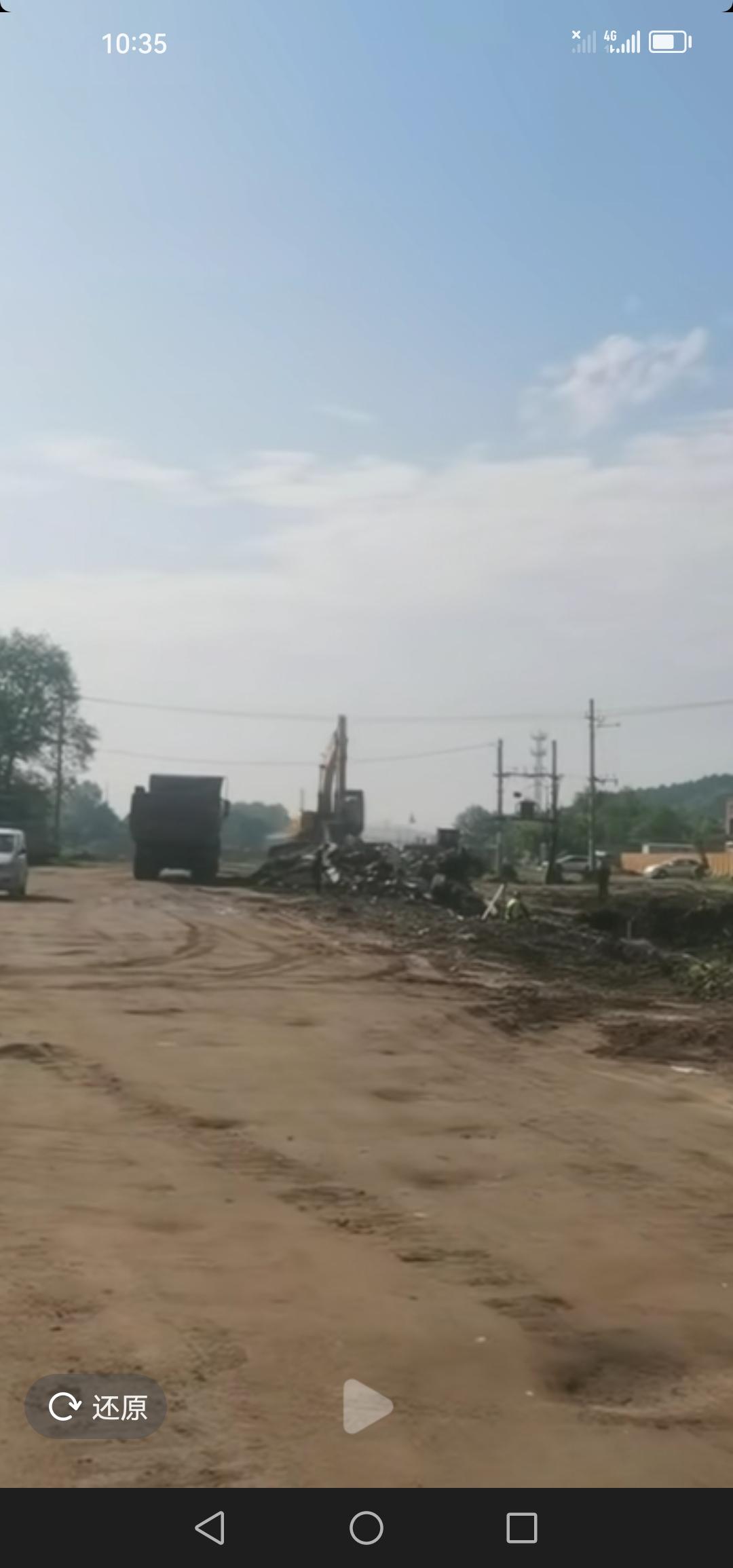 吉林市新城大路正在全面施工，工地现场一片繁忙景象，预计今年年底通车。

截至目前