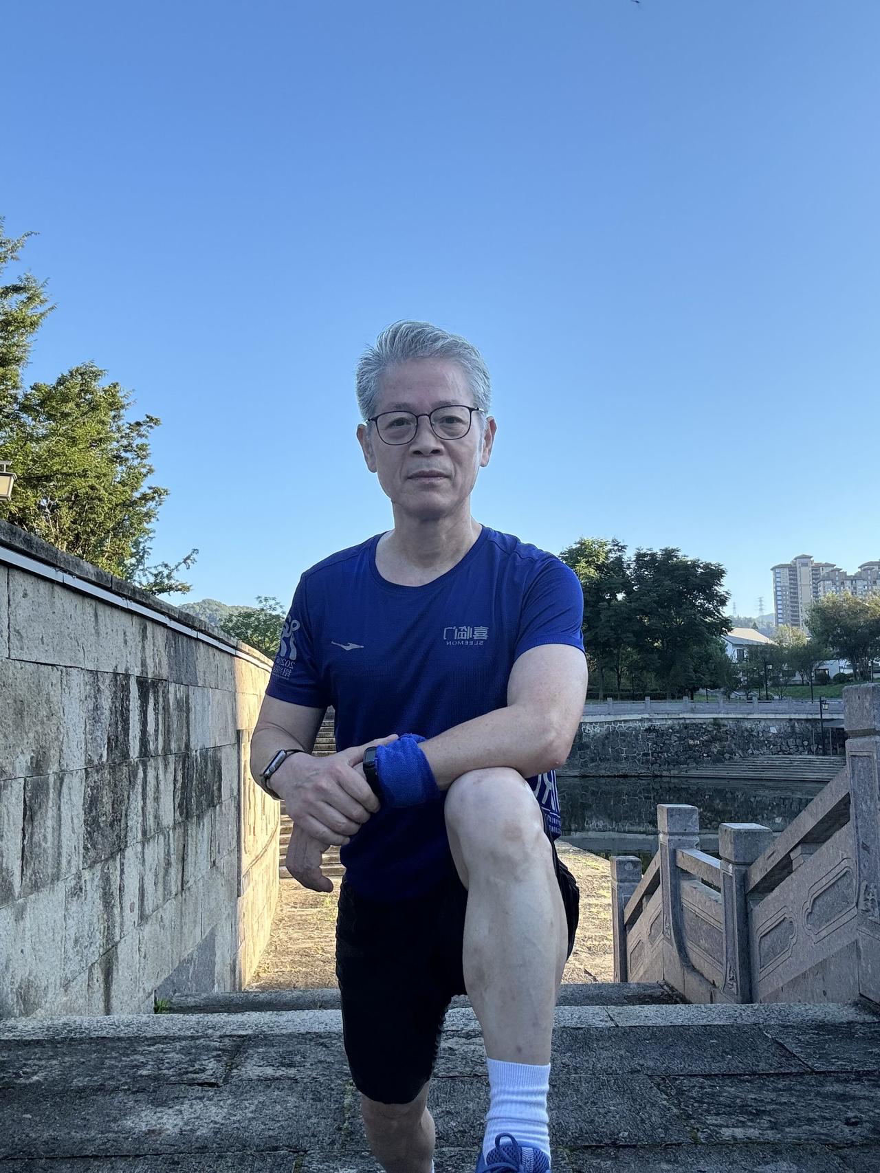 哈哈承蒙抬爱！自己一路跑出来的经验而已，愿意把踩过的坑、健身心得分享给大家，互相