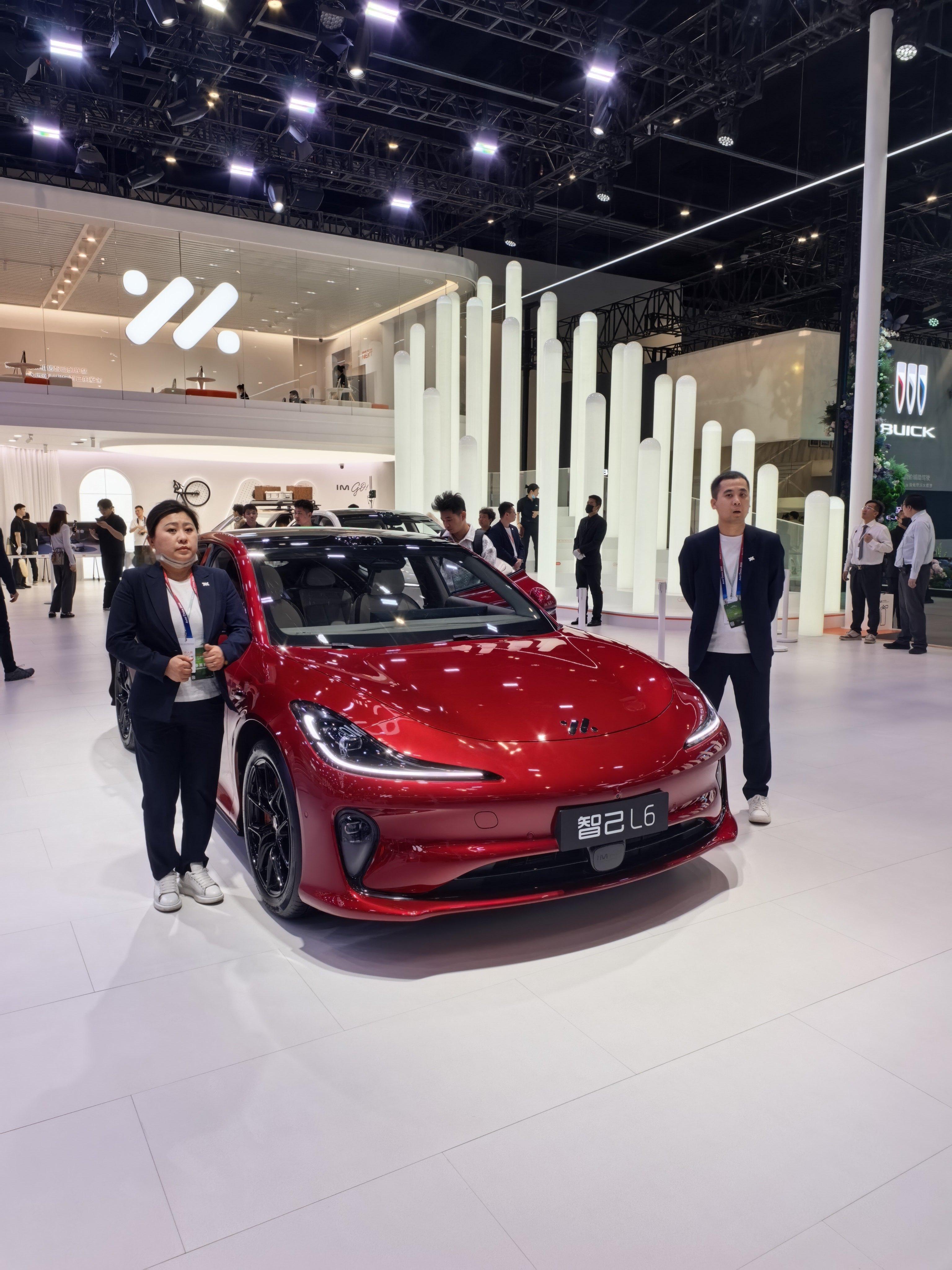 2026北京车展 A4馆，智己LS8北京车展首秀，24.98万起的定价，把百万级