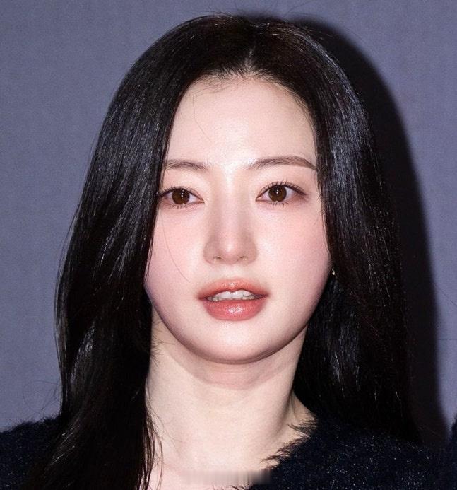 举报松昰昀校暴者被移送检方  据韩媒，松昰昀方法律代理人透露：“我方就举报松昰昀