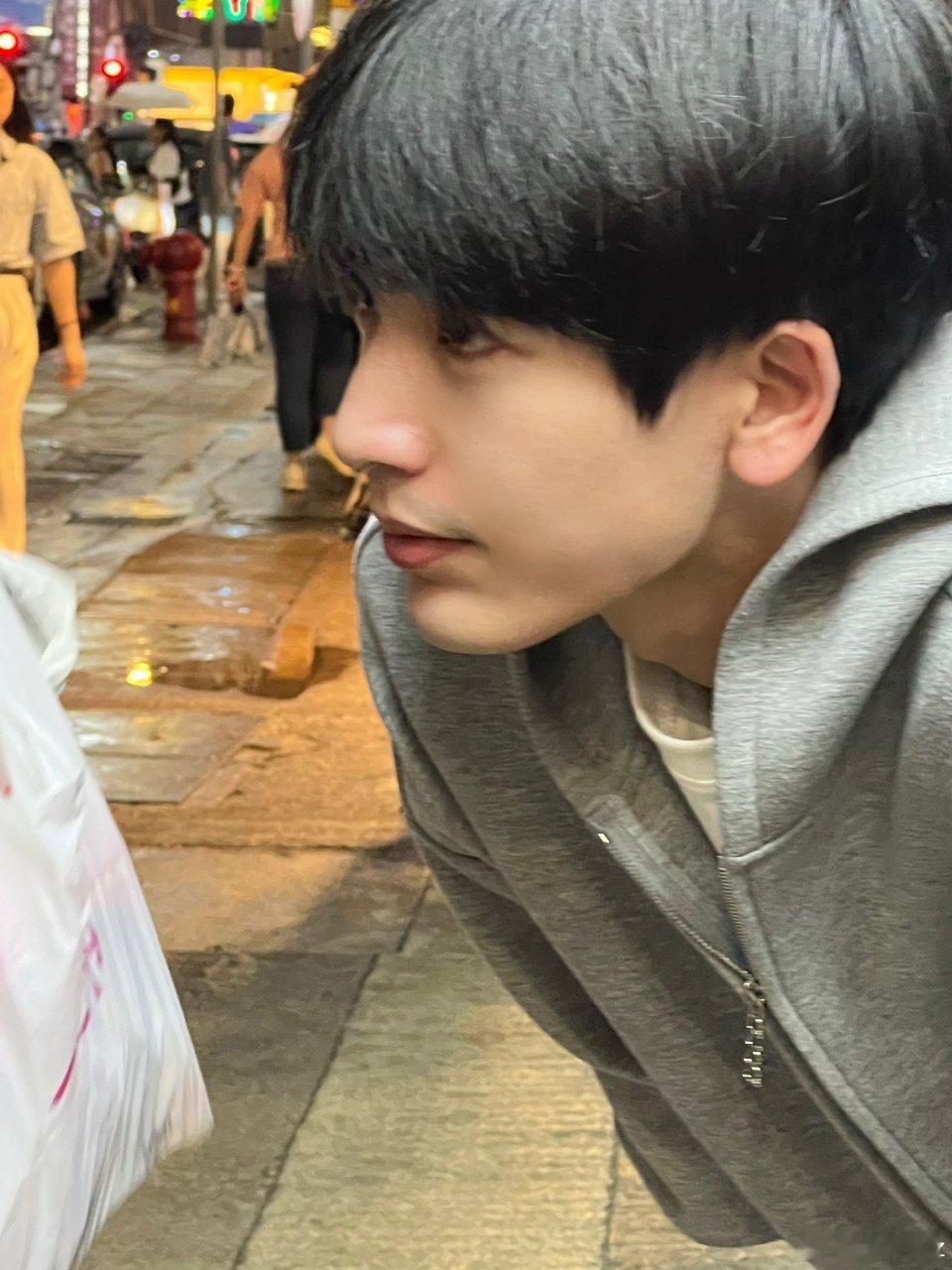 张凌赫这几张完全男友视角~[哇] 