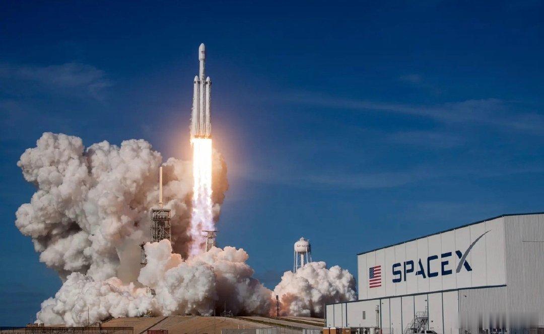 马斯克称让SpaceX价值超过地球SpaceX以后比整个地球还值钱，马斯克这个画
