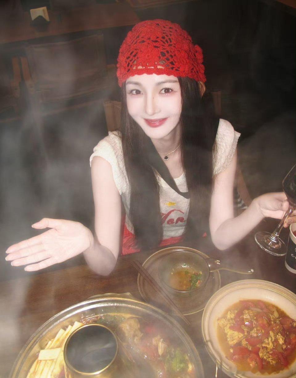 靳梦佳问王俊凯是不是去上了MBA的课中餐厅 王俊凯这波操作直接刷新认知！葡萄酒推