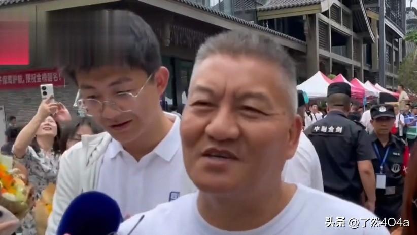59岁“高考钉子户”第30次征战考场，分数不升反降，他为何仍在坚持？
6月25日