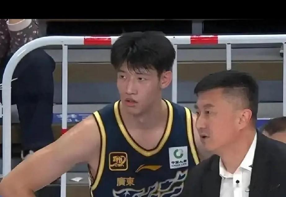 CBA休赛期风波不断！广东连遇三重打击，新赛季争冠形势亮起红灯
 
 
新赛季C