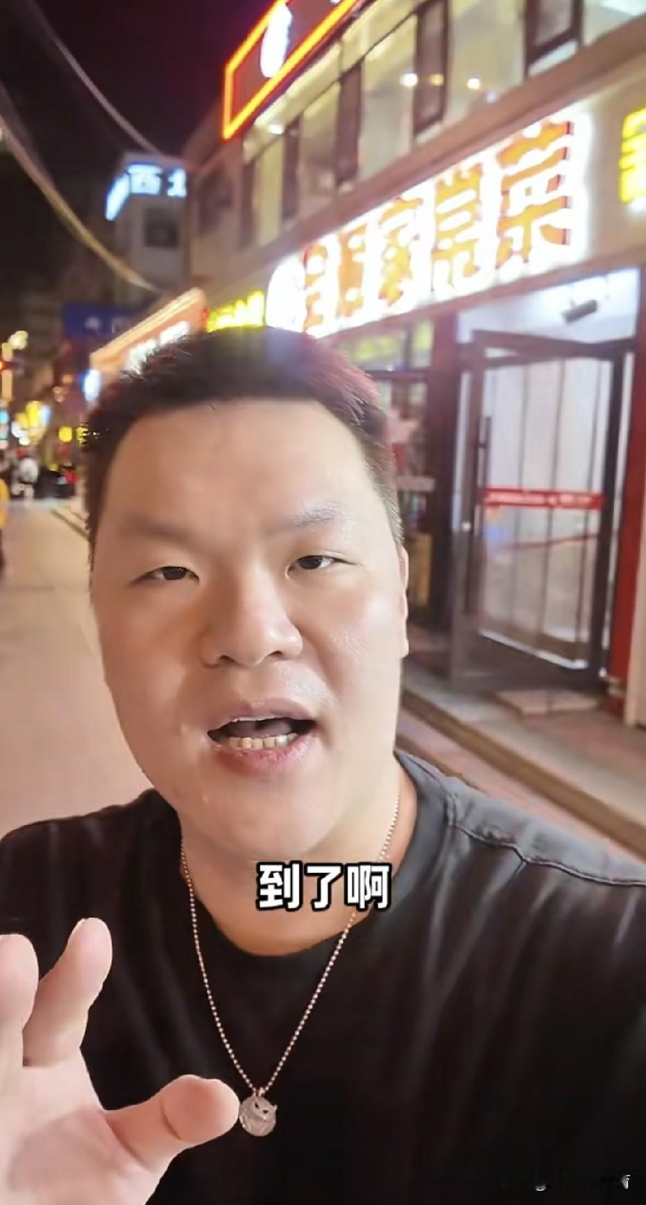 朱芳雨今天更新视频，终于不再说那句熟悉的台词“来看一个球队总经理下班后唯一的快乐