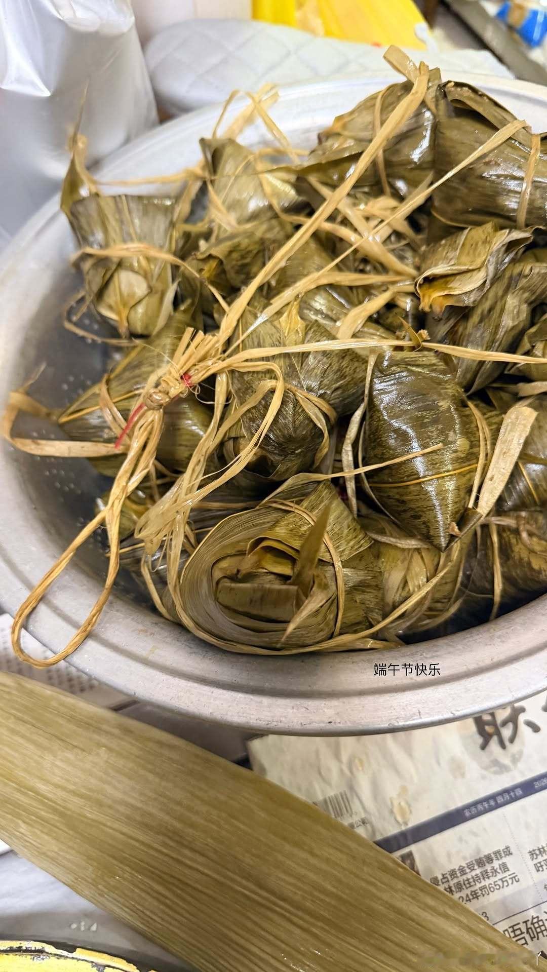 政瞳 I 老政是不是要提着一串粽子回来陪吕思瞳过端午节了 欢迎回来政瞳久久 
