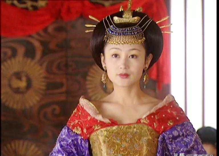 712年的秋天，长安城外稻谷金黄，一片丰收的好景致。可城里头的皇宫啊，气氛却沉甸