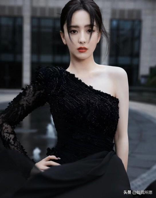 陈思诚又双叒叕
给佟丽娅庆生了，
这“连续剧”一播就是13年，比《唐探》系列还坚