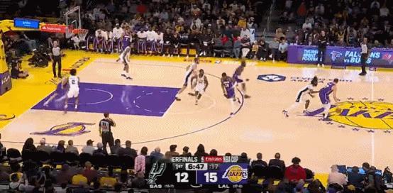 底角接球三分~！！！ 