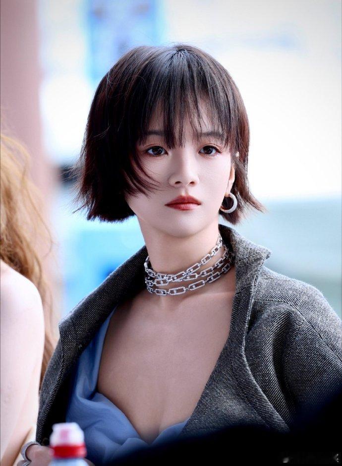 李庚希戛纳英文致辞  李庚希戛纳英文致辞，称在戛纳感受到“电影是最奇妙的国际语言