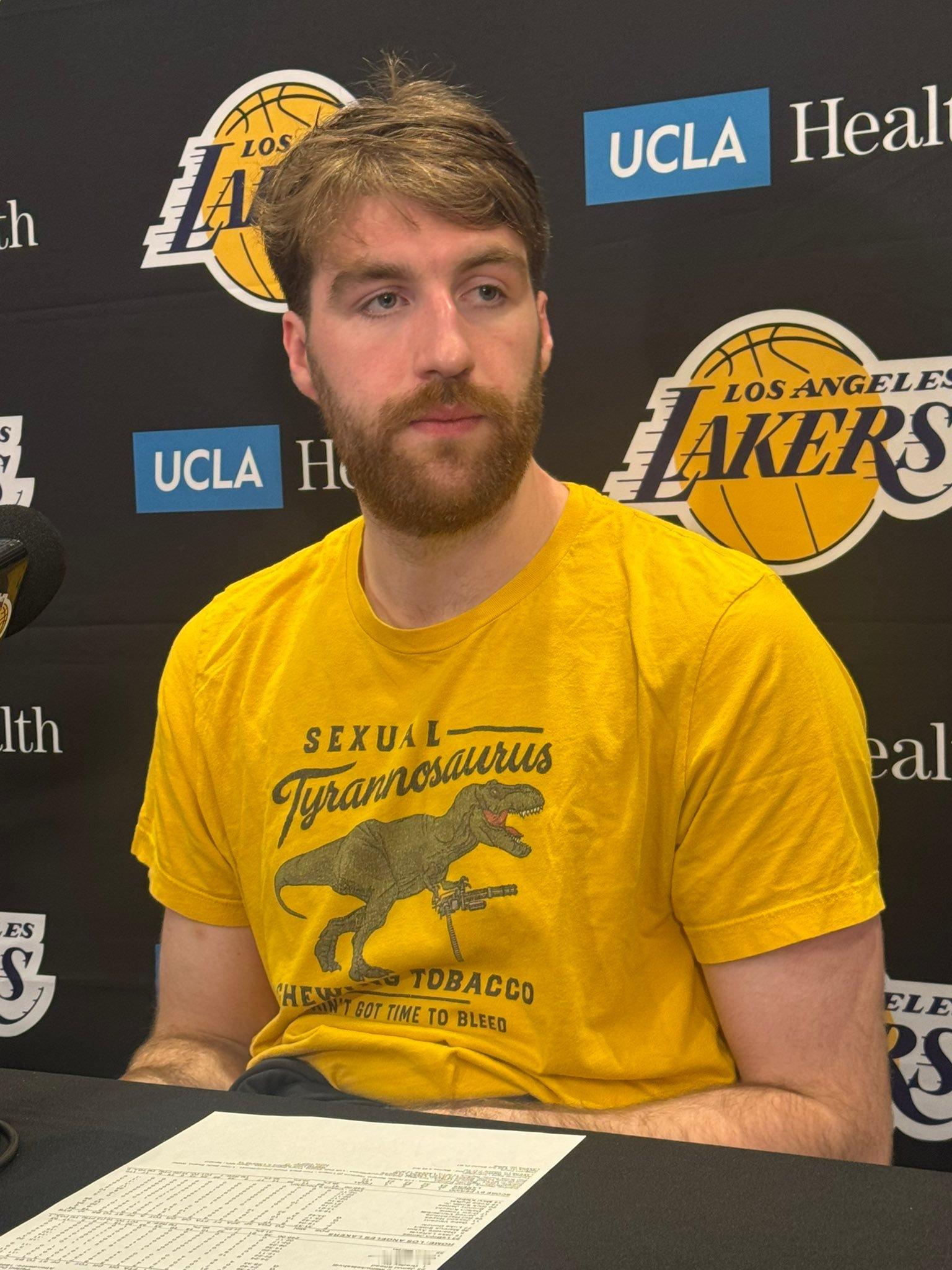 蒂米对教练组今晚信任他并让他打4号位表示感谢。 