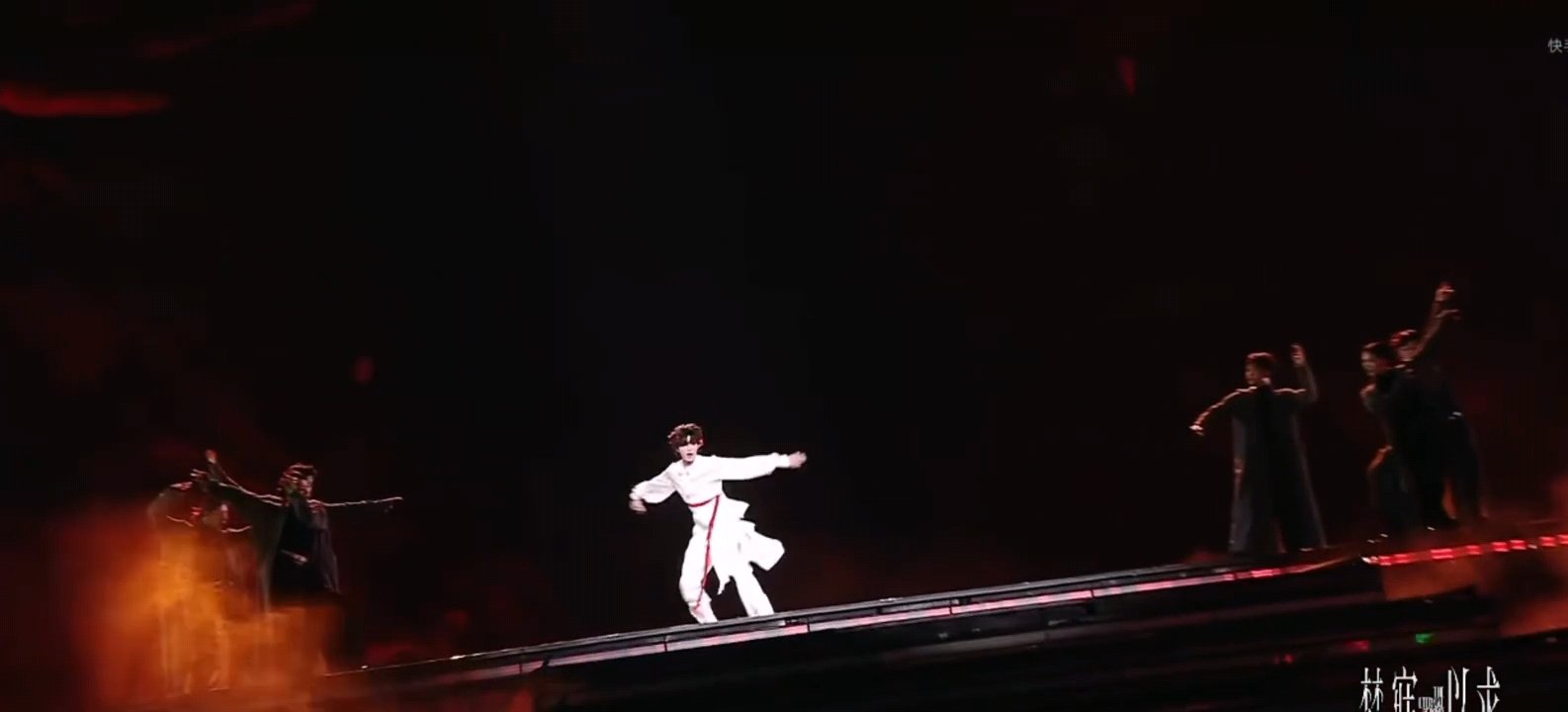 苏新皓落跑甜心脚底板黢黑版苏新皓solo结束脚底板黢黑哈哈哈哈哈哈哈脚底板黢黑，
