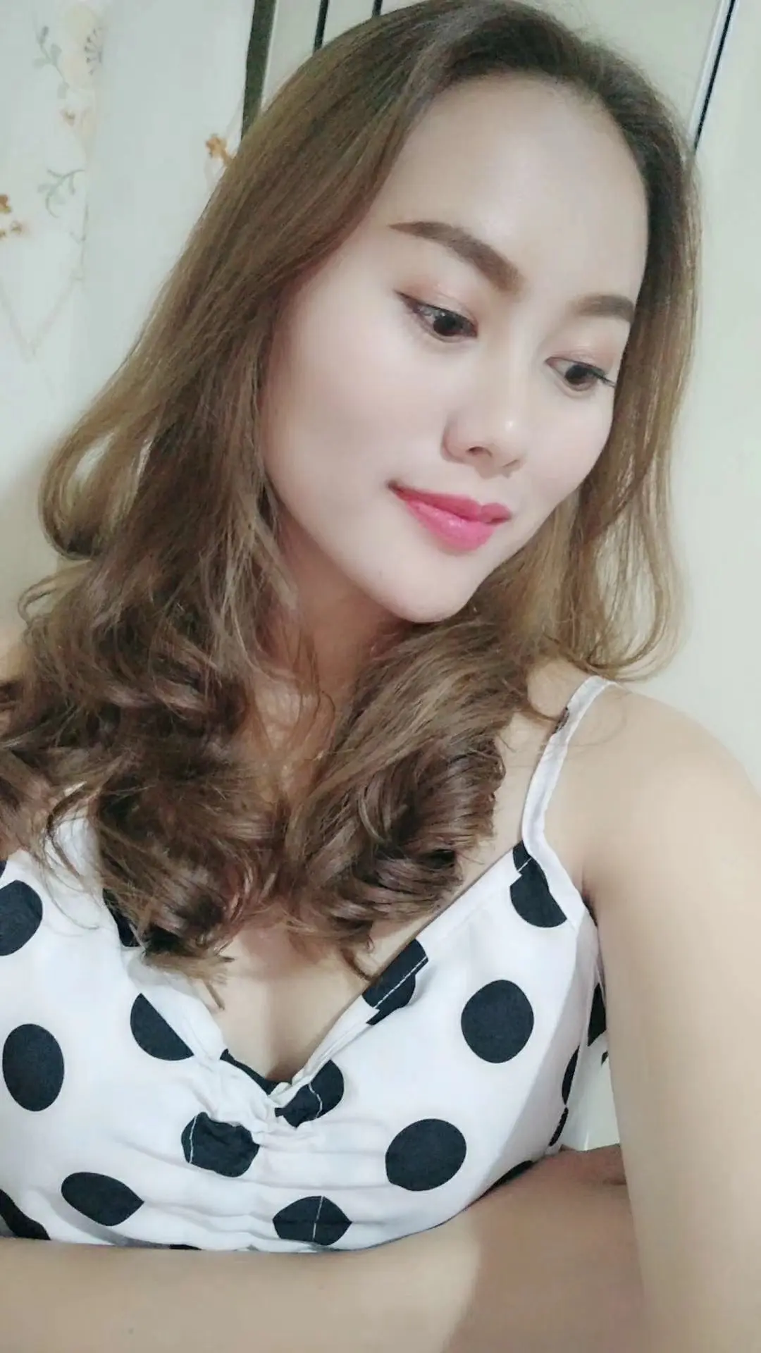 六年前没动过脸，也许追求我的人不少，但我从来没有稀罕过谁，我干脆来个不...