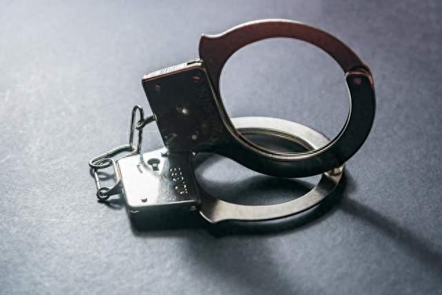亲人被刑拘，黄金37天别做错！家属行动清单+避坑指南