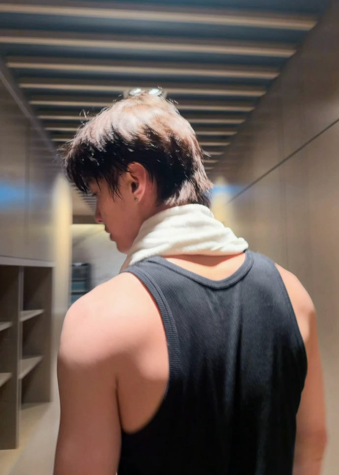 何与五天官宣三个商务何与一周官宣三个代言 五天三个商务官宣，何与这含金量没谁了，