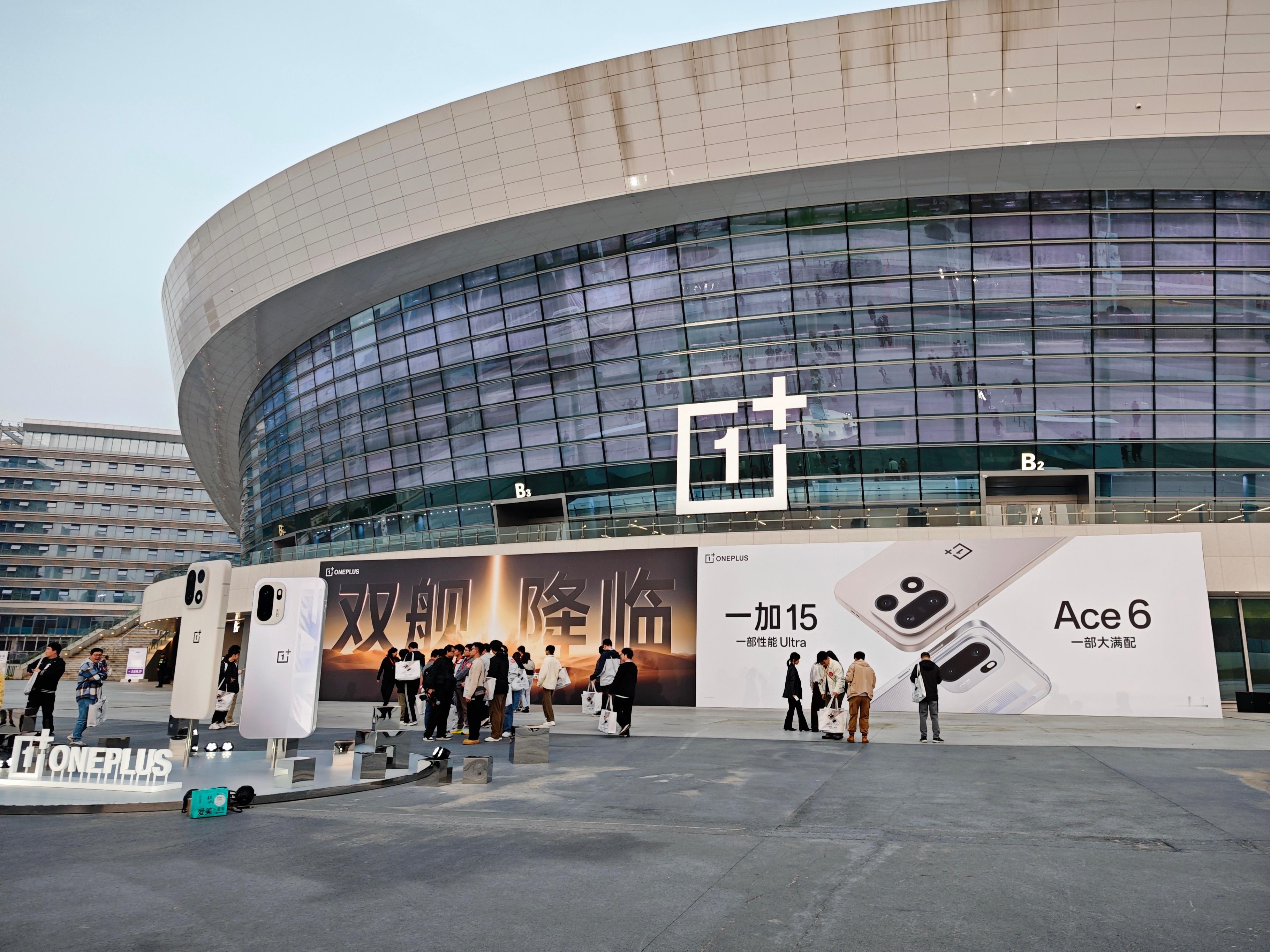 我也降临了[挤眼] 今晚与你一起见证[笑而不语]  ​​​