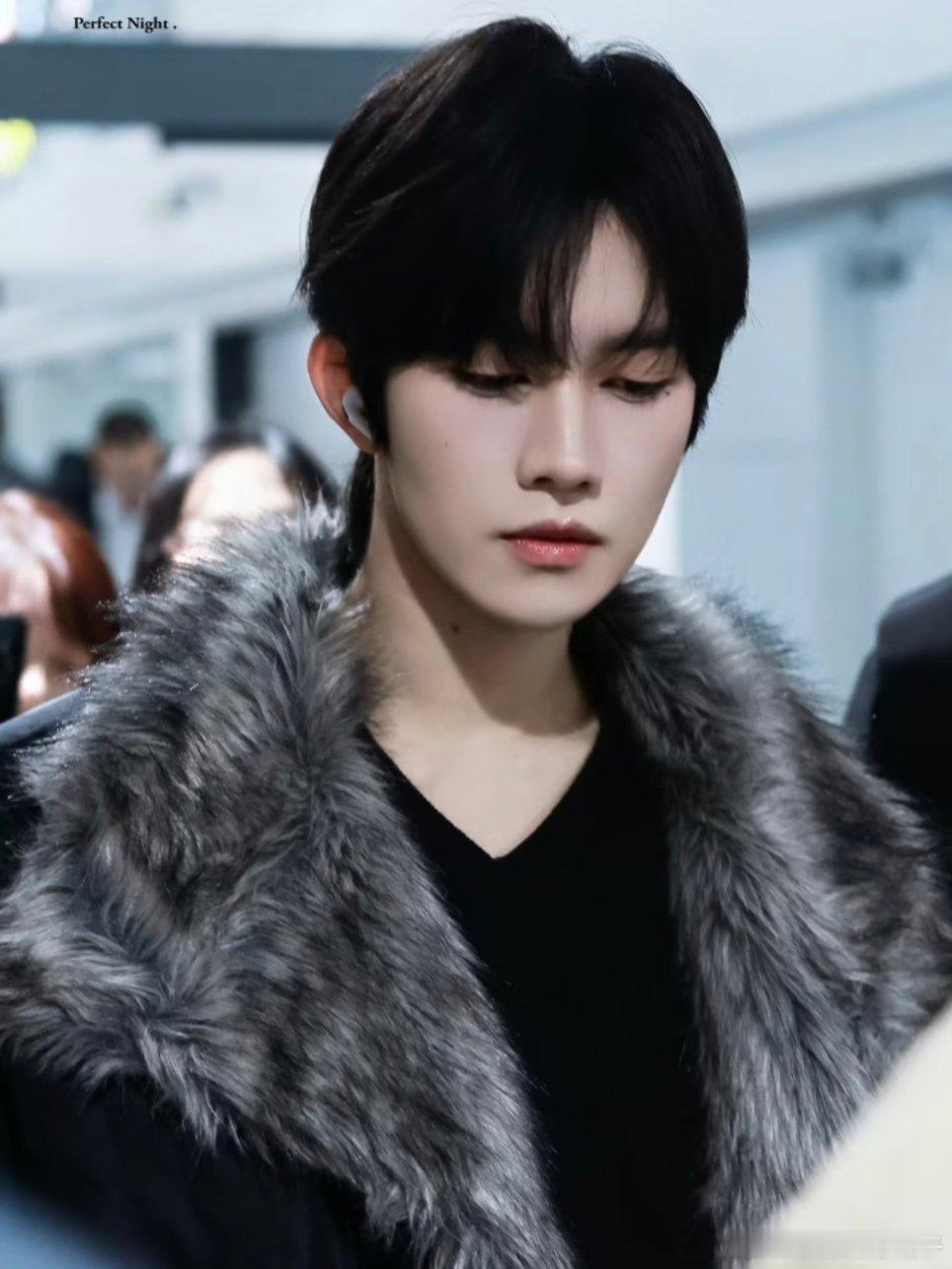 黄星邱鼎杰美貌想要付出代价，被挤成肉夹馍了吧