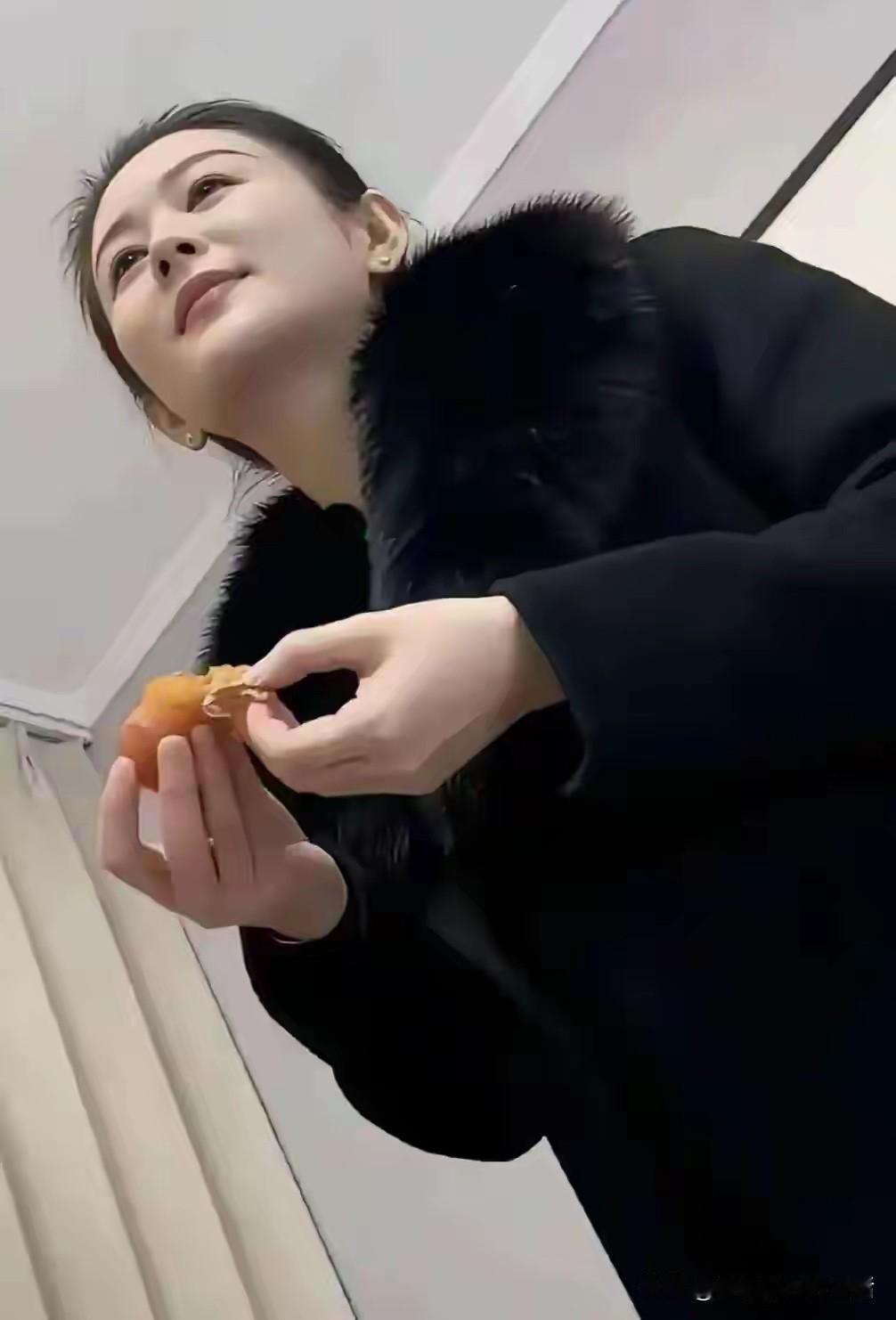 女人的软肋有三个

第一，孩子
第二，婚姻
第三，父母

其实都不是
女人最大的