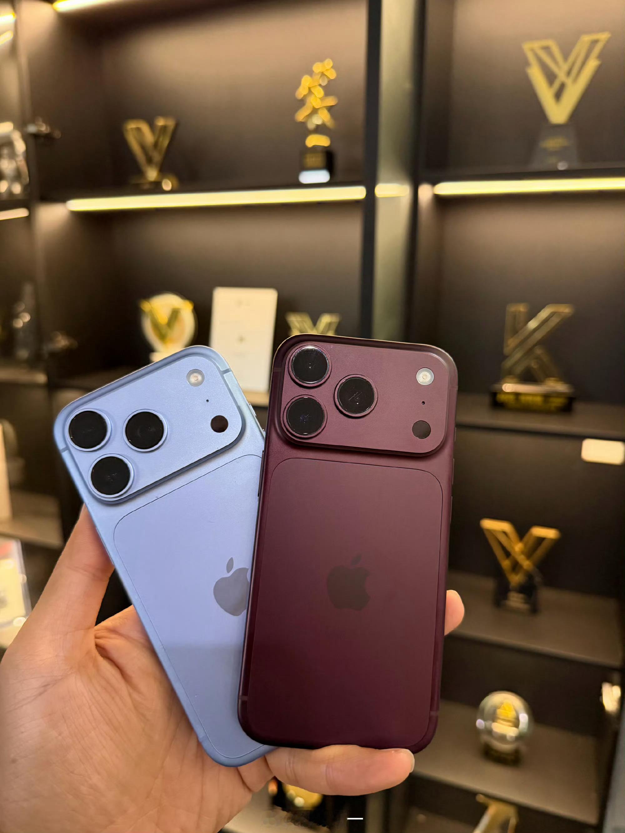 科技新一iPhone18Pro用半天就腻了半天？这么久，不是3秒吗[泪奔] ​​