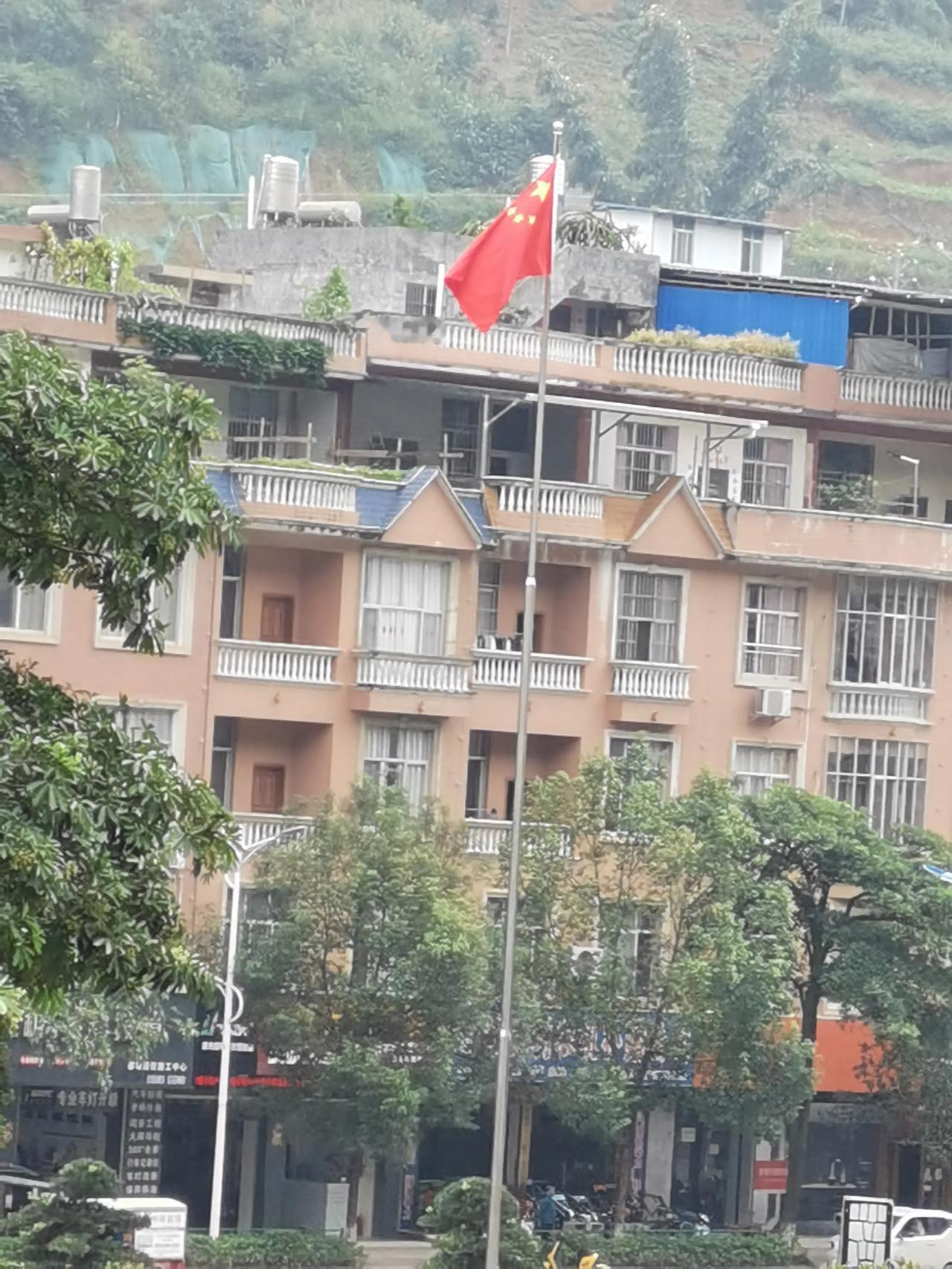 #对对联 飞花令#红旗飘扬庆国庆