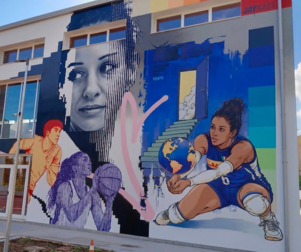 🏐家乡的荣耀！意大利女排自由人德·真纳罗家乡诞生专属壁画莫妮卡·德·真纳罗，巴